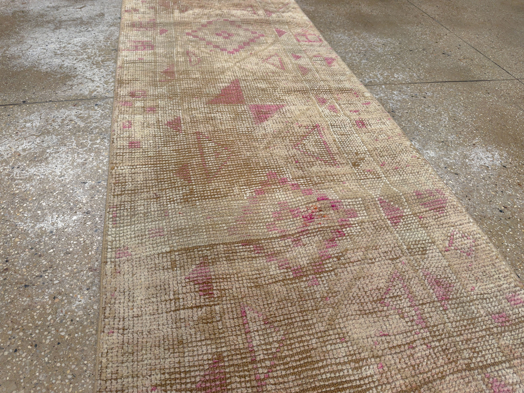 Vintage Turkish Anatolian Runner, No.33729 - Galerie Shabab