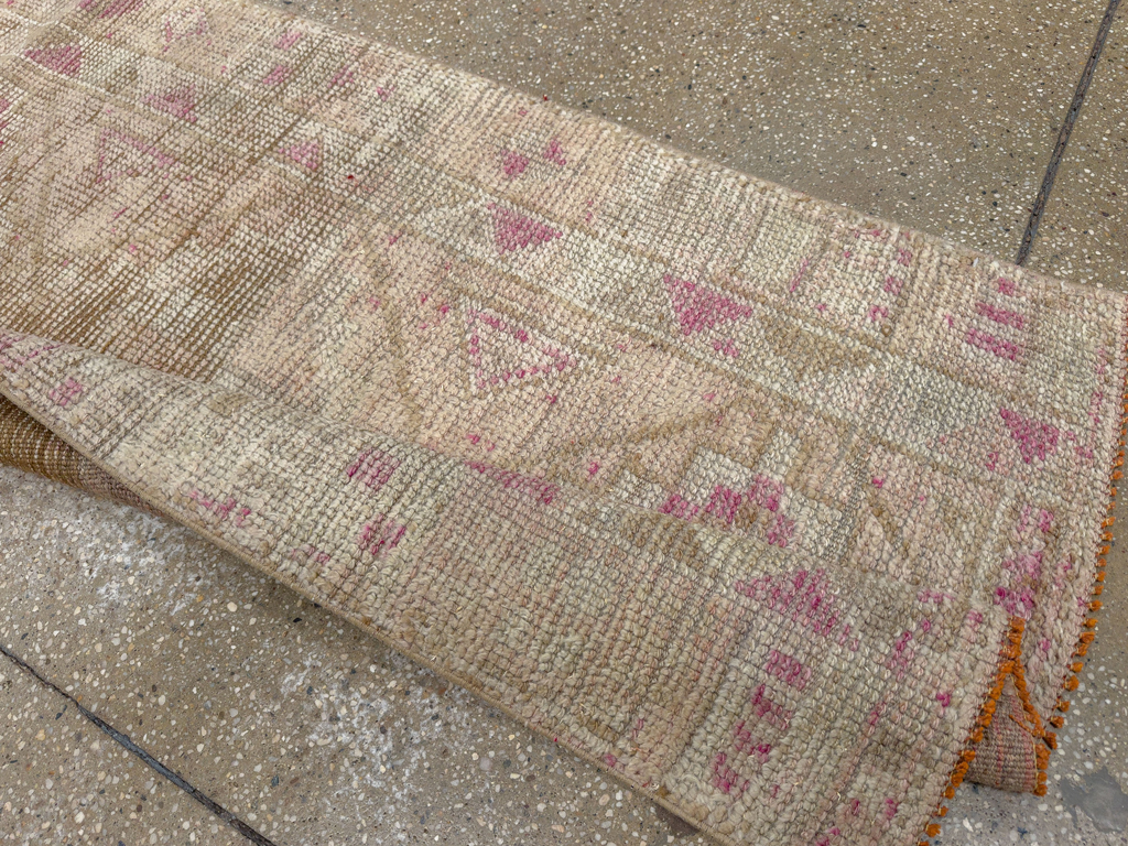 Vintage Turkish Anatolian Runner, No.33729 - Galerie Shabab