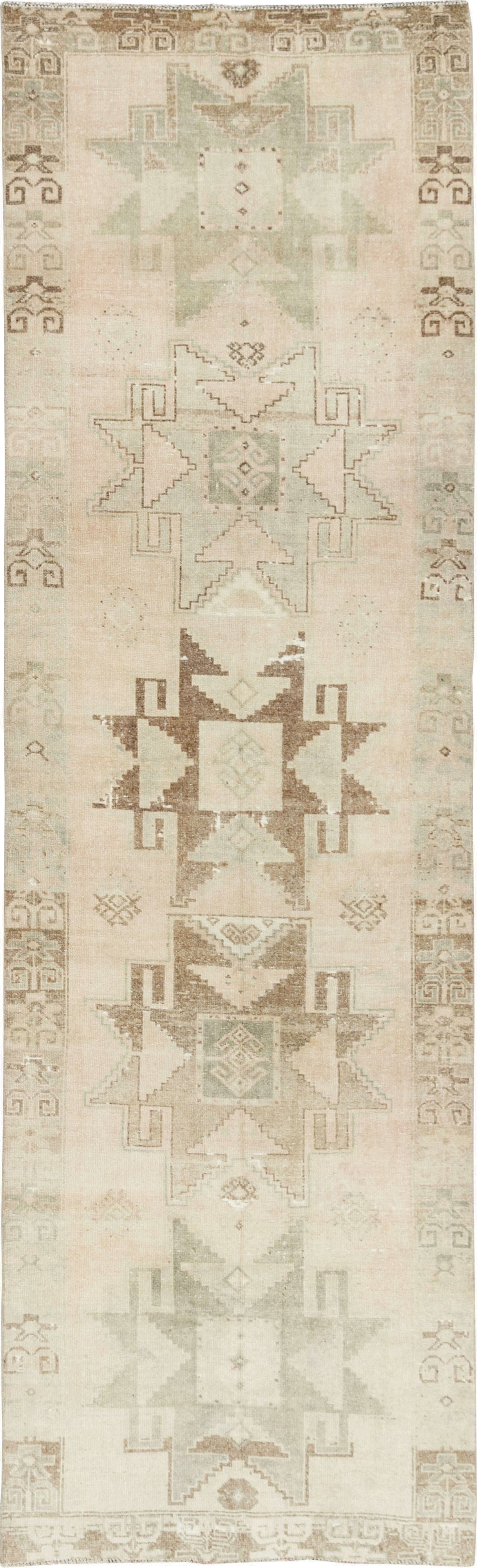 Vintage Turkish Anatolian Runner, No.33739 - Galerie Shabab