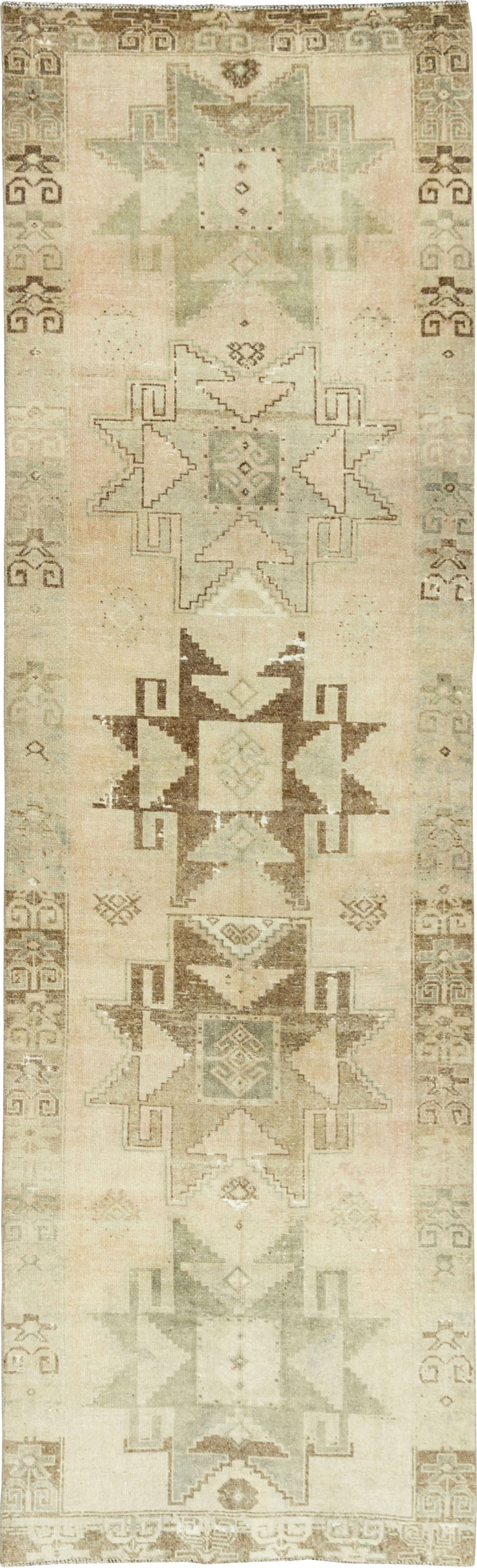 Vintage Turkish Anatolian Runner, No.33739 - Galerie Shabab
