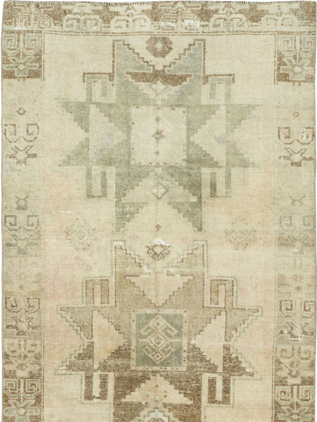 Vintage Turkish Anatolian Runner, No.33739 - Galerie Shabab