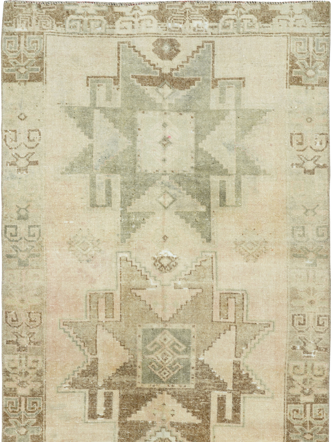 Vintage Turkish Anatolian Runner, No.33739 - Galerie Shabab