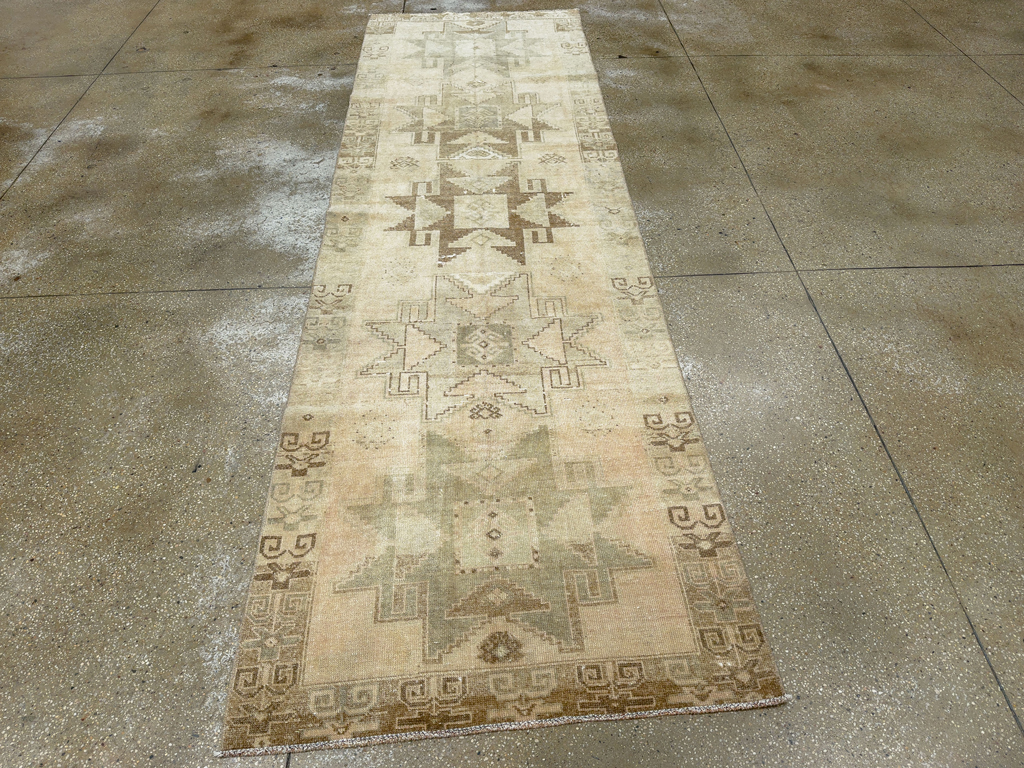 Vintage Turkish Anatolian Runner, No.33739 - Galerie Shabab