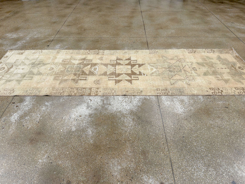 Vintage Turkish Anatolian Runner, No.33739 - Galerie Shabab