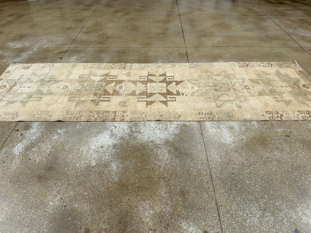 Vintage Turkish Anatolian Runner, No.33739 - Galerie Shabab