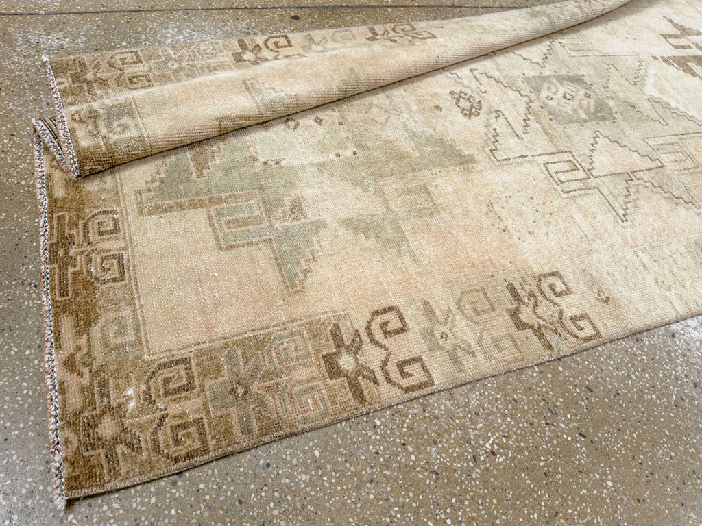 Vintage Turkish Anatolian Runner, No.33739 - Galerie Shabab