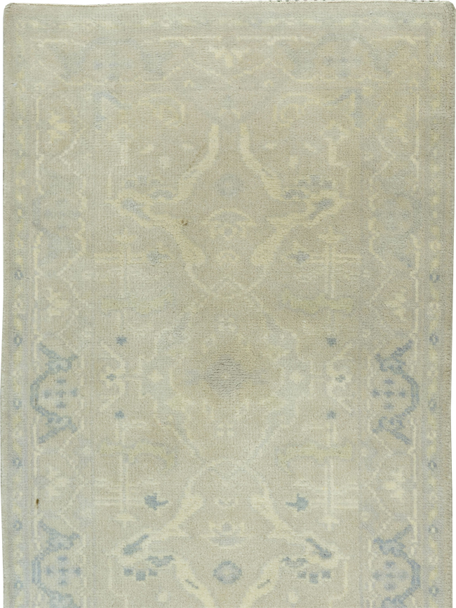 Modern Turkish Oushak Small Runner, No.33781 - Galerie Shabab