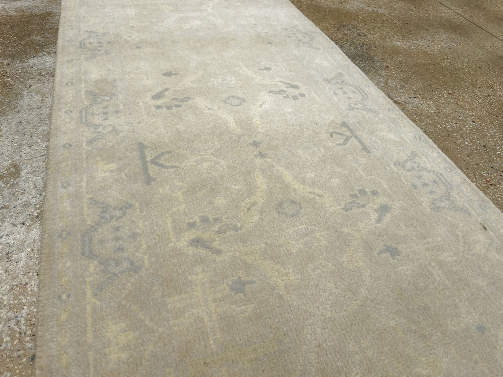 Modern Turkish Oushak Small Runner, No.33781 - Galerie Shabab