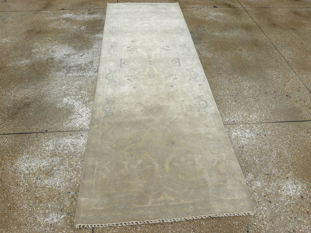 Modern Turkish Oushak Small Runner, No.33781 - Galerie Shabab