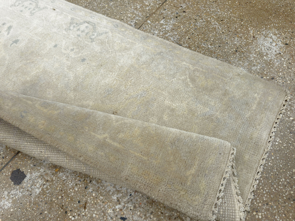Modern Turkish Oushak Small Runner, No.33781 - Galerie Shabab