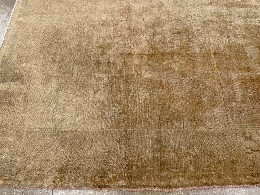 Vintage Turkish Anatolian Room Size Carpet, No.33798 - Galerie Shabab