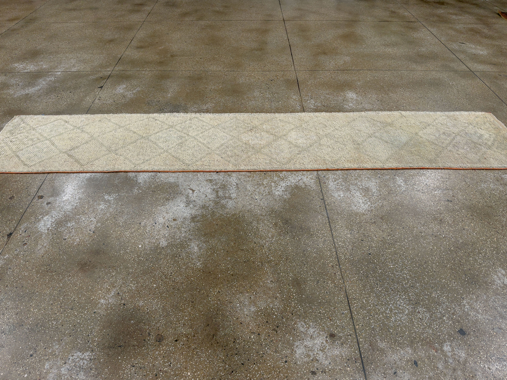 Vintage Turkish Anatolian Runner, No.33799 - Galerie Shabab