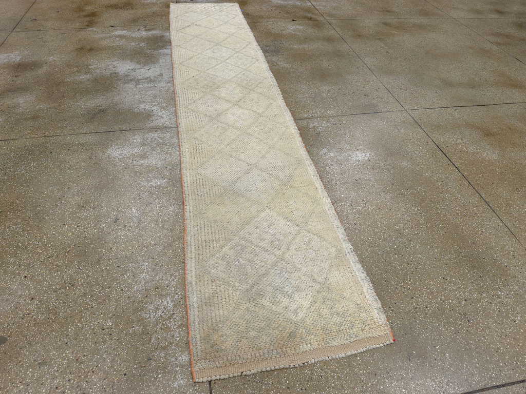 Vintage Turkish Anatolian Runner, No.33799 - Galerie Shabab