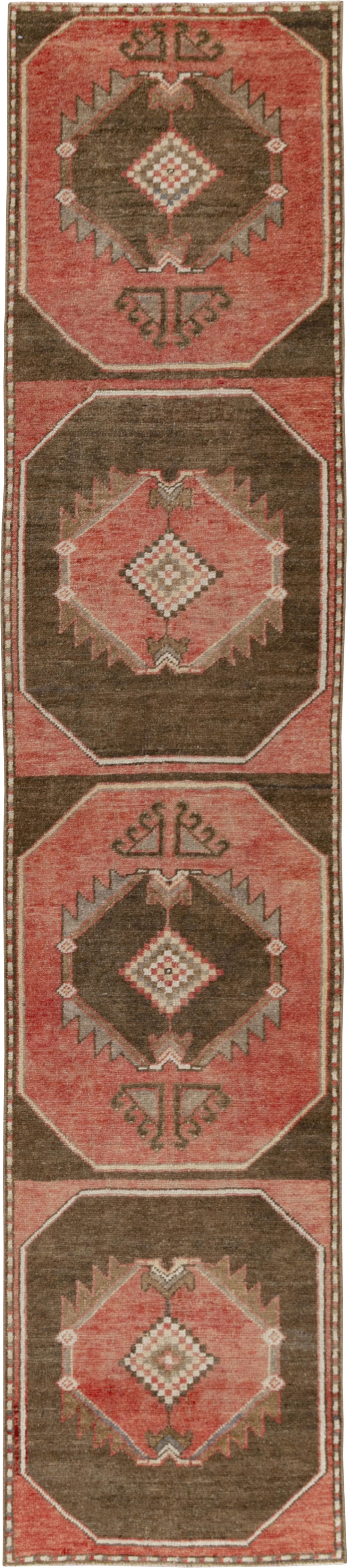 Vintage Turkish Anatolian Runner, No.33837 - Galerie Shabab