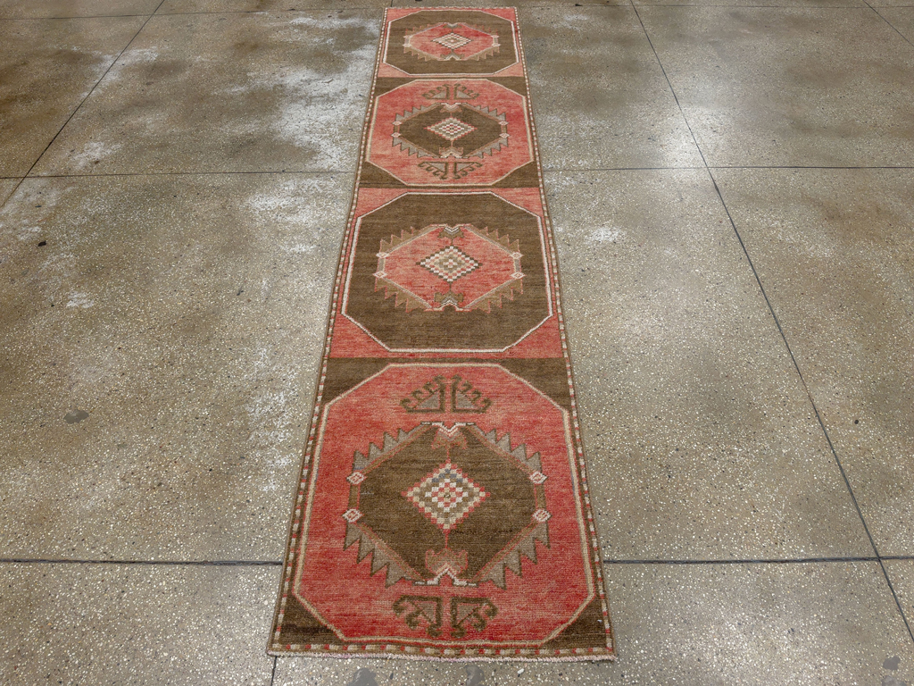 Vintage Turkish Anatolian Runner, No.33837 - Galerie Shabab