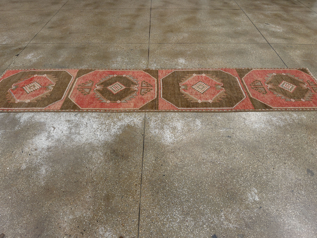 Vintage Turkish Anatolian Runner, No.33837 - Galerie Shabab