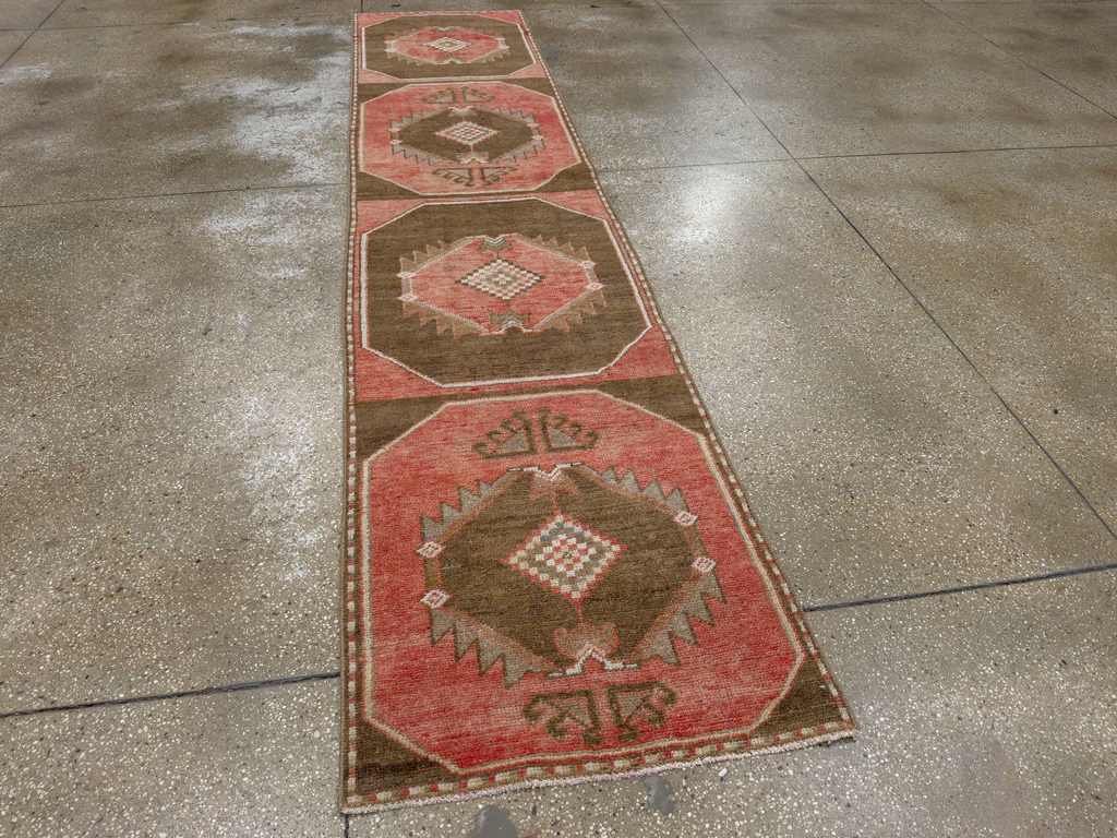 Vintage Turkish Anatolian Runner, No.33837 - Galerie Shabab