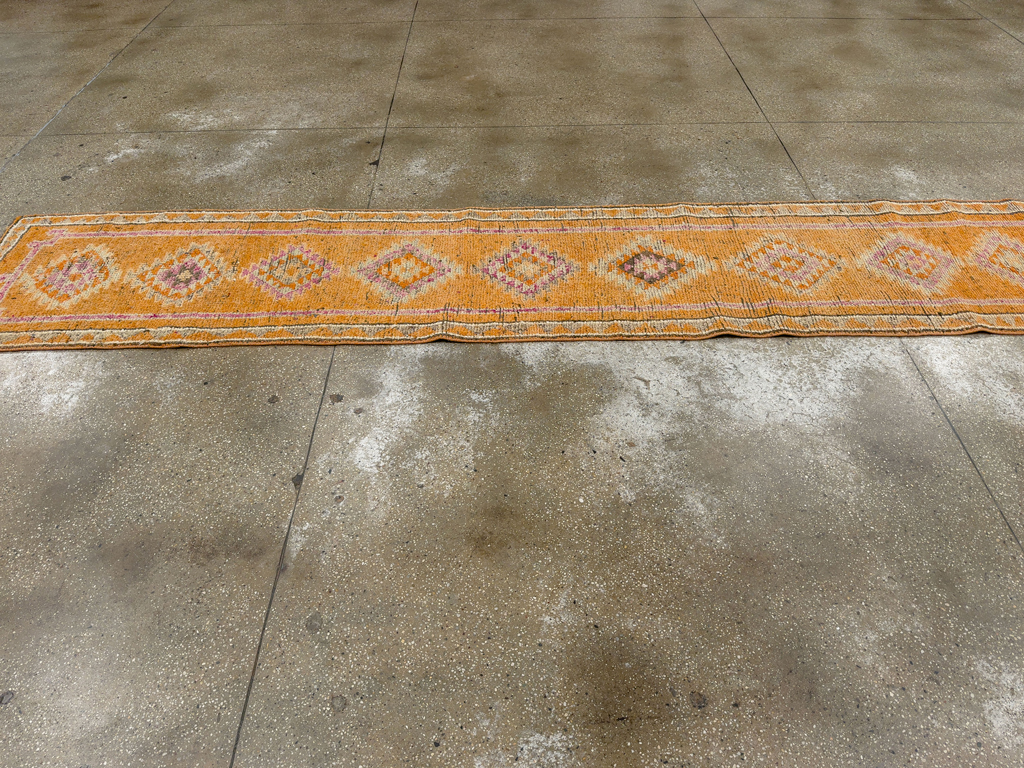 Vintage Turkish Anatolian Runner, No.33838 - Galerie Shabab