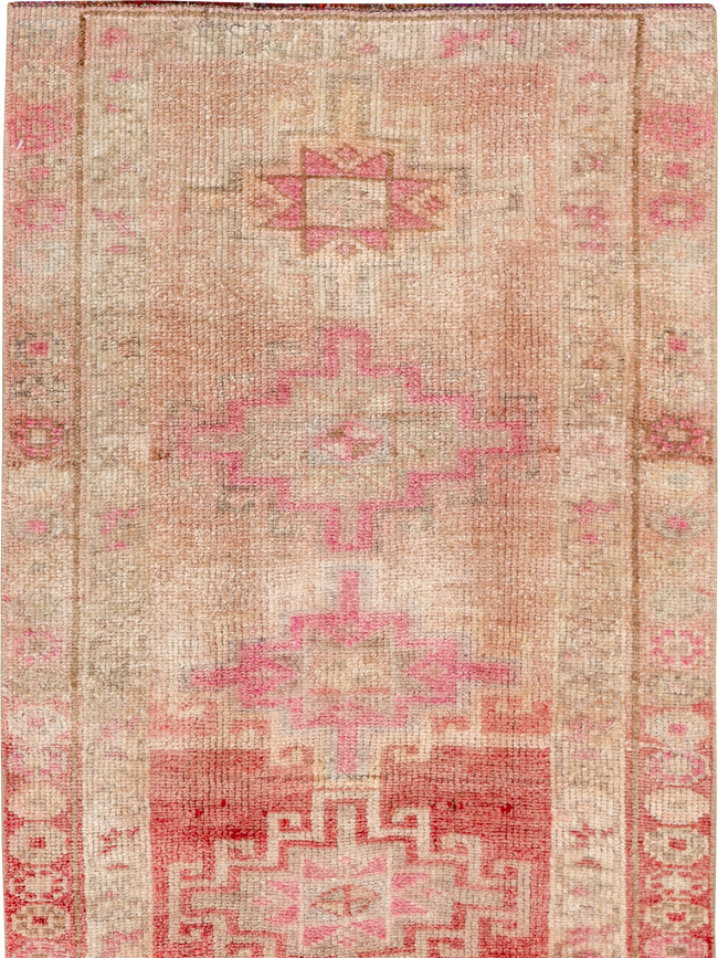 Vintage Turkish Anatolian Runner, No.33847 - Galerie Shabab