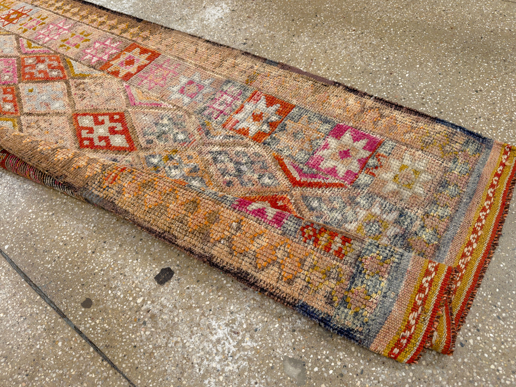 Vintage Turkish Anatolian Runner, No.33848 - Galerie Shabab