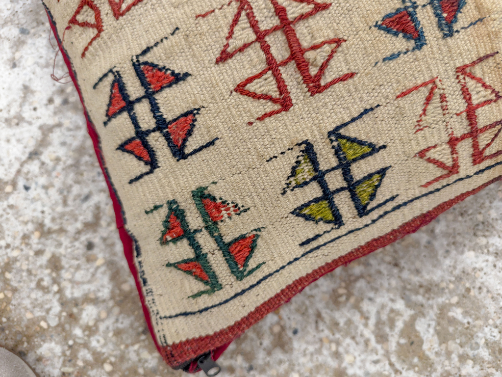 Vintage Persian Kurdish Pillow, No.33853 - Galerie Shabab