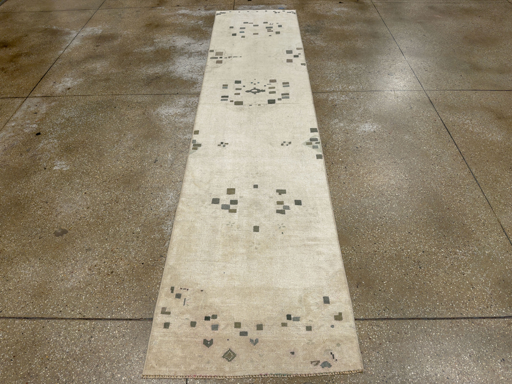 Vintage Turkish Anatolian Runner, No.33856 - Galerie Shabab