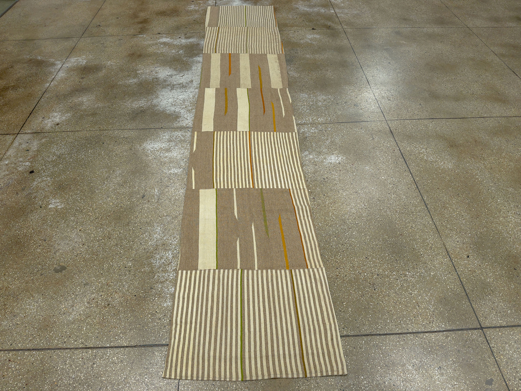 Modern Turkish Flatweave Kilim Runner, No.33872 - Galerie Shabab