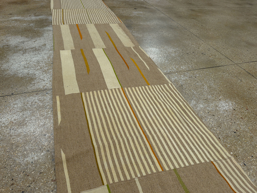 Modern Turkish Flatweave Kilim Runner, No.33872 - Galerie Shabab