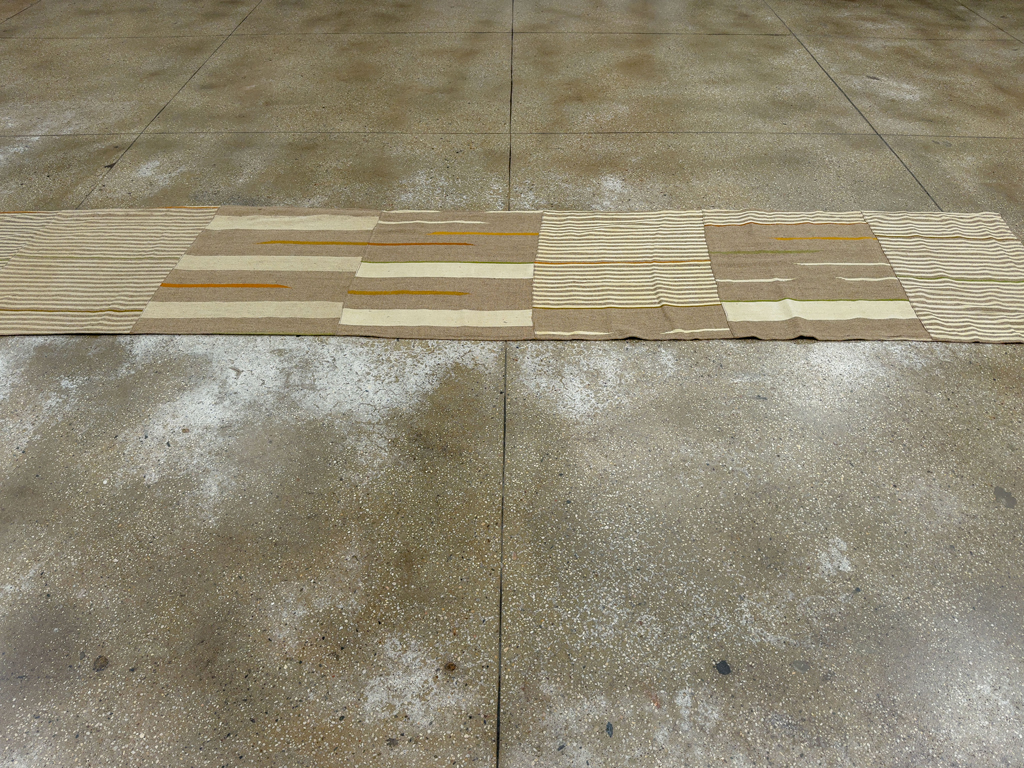 Modern Turkish Flatweave Kilim Runner, No.33872 - Galerie Shabab