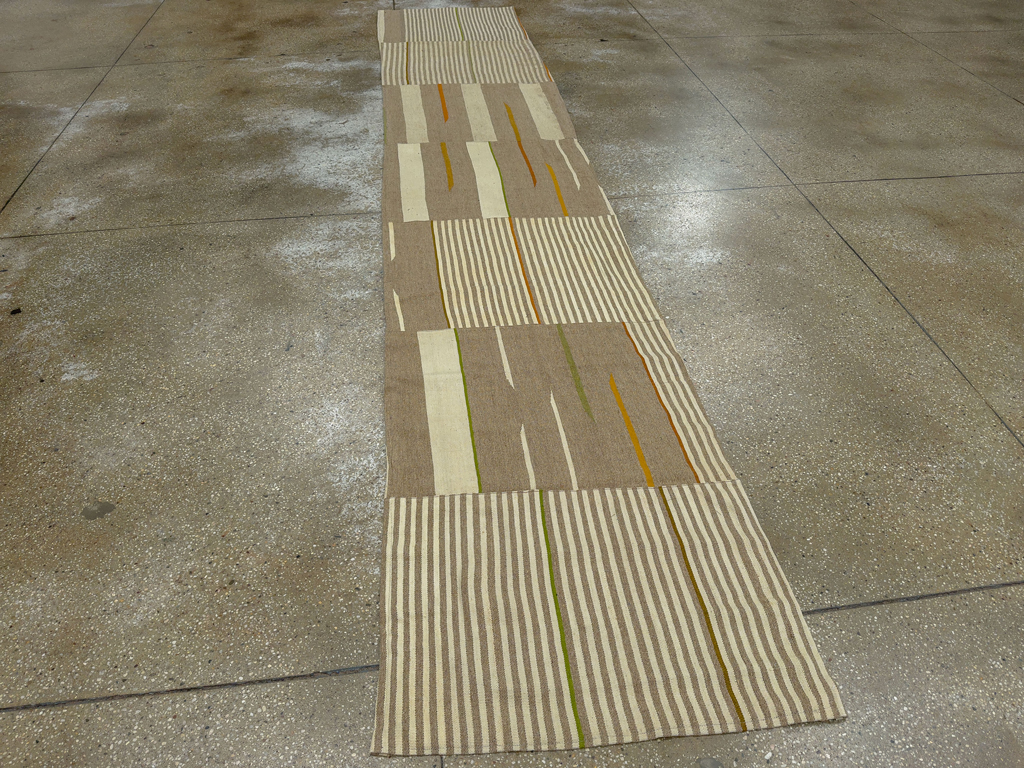 Modern Turkish Flatweave Kilim Runner, No.33872 - Galerie Shabab