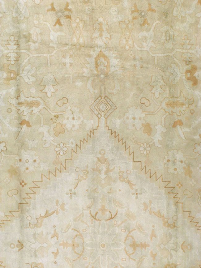 Antique French Savonnerie Carpet, No.8074 - Galerie Shabab