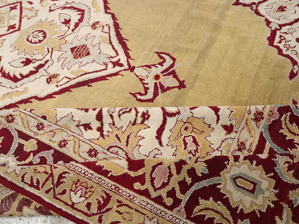 Antique Indian Agra Carpet, No.8125 - Galerie Shabab