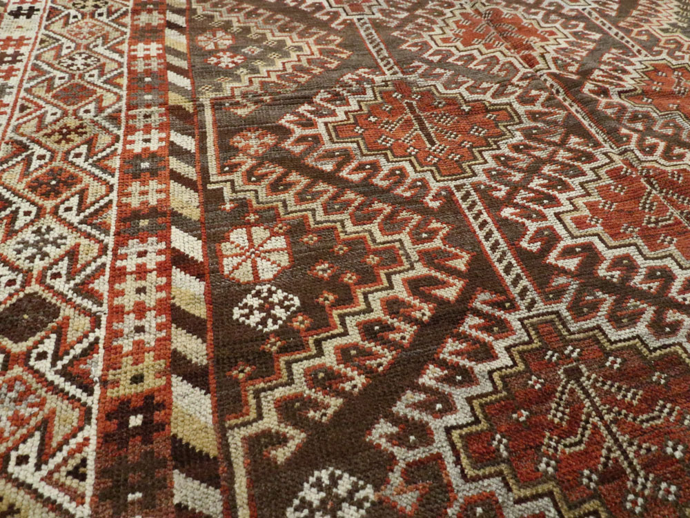 Vintage Persian Shiraz Rug, No.8232 - Galerie Shabab