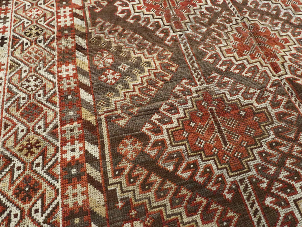 Vintage Persian Shiraz Rug, No.8232 - Galerie Shabab