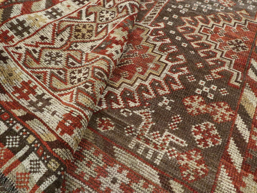 Vintage Persian Shiraz Rug, No.8232 - Galerie Shabab