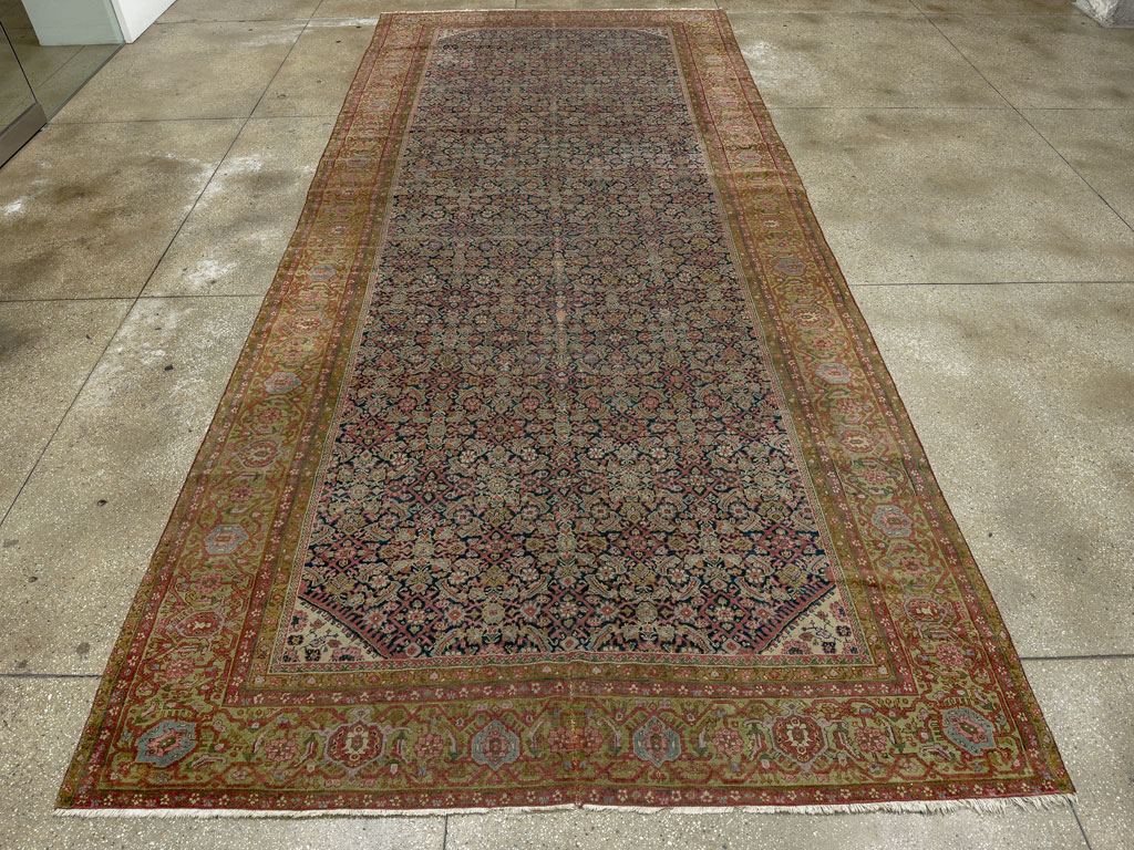 Antique Indian Fereghan Gallery Carpet, No.8248 - Galerie Shabab