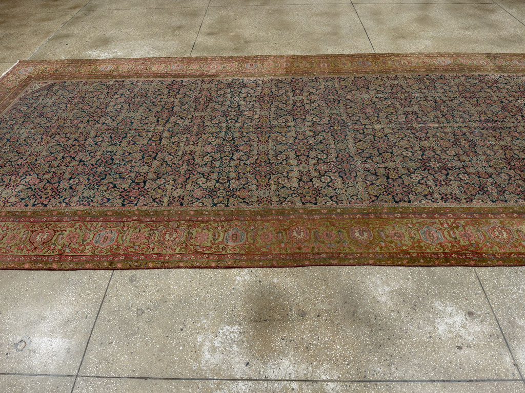 Antique Indian Fereghan Gallery Carpet, No.8248 - Galerie Shabab