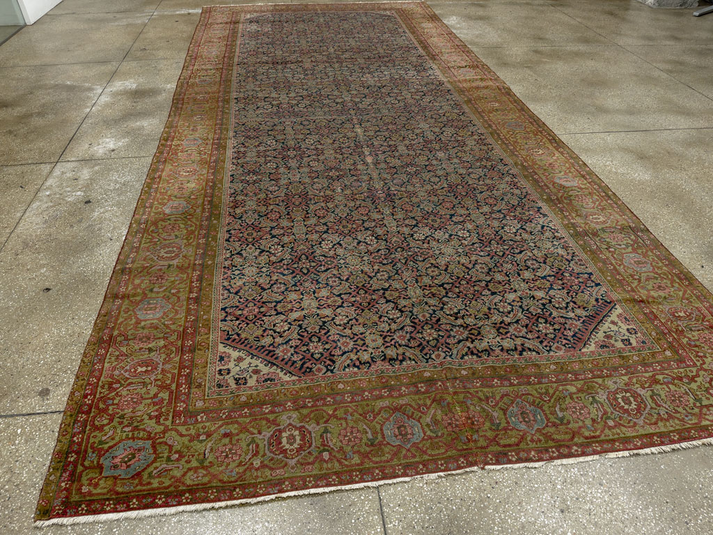 Antique Indian Fereghan Gallery Carpet, No.8248 - Galerie Shabab