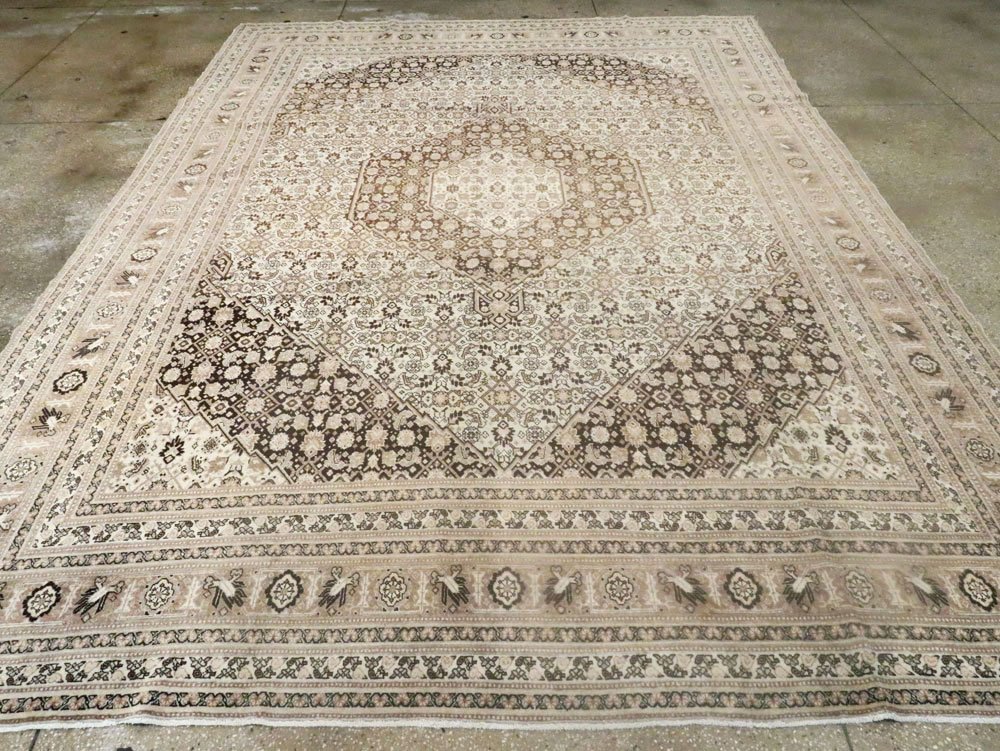 Antique Persian Tabriz Carpet, No.8320 - Galerie Shabab