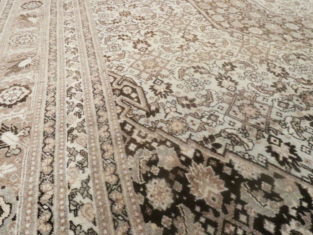 Antique Persian Tabriz Carpet, No.8320 - Galerie Shabab