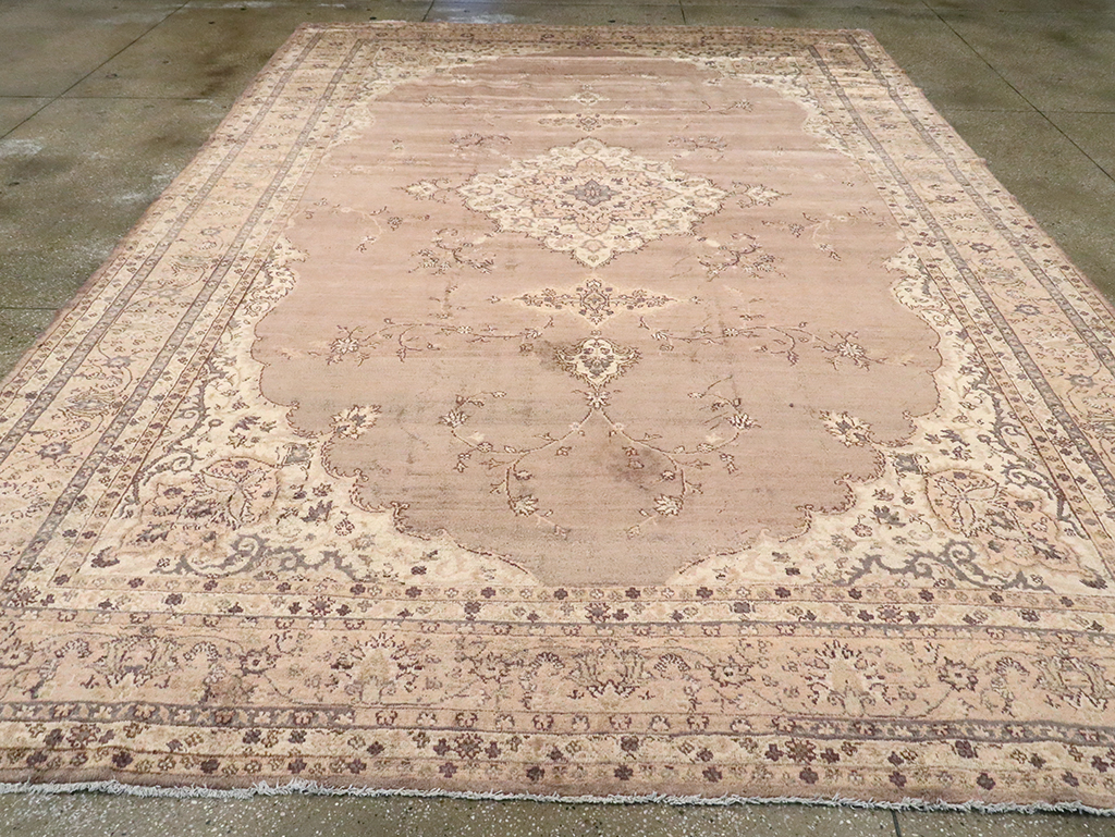 Antique Turkish Oushak Carpet, No.8325 - Galerie Shabab