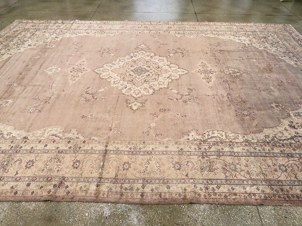 Antique Turkish Oushak Carpet, No.8325 - Galerie Shabab