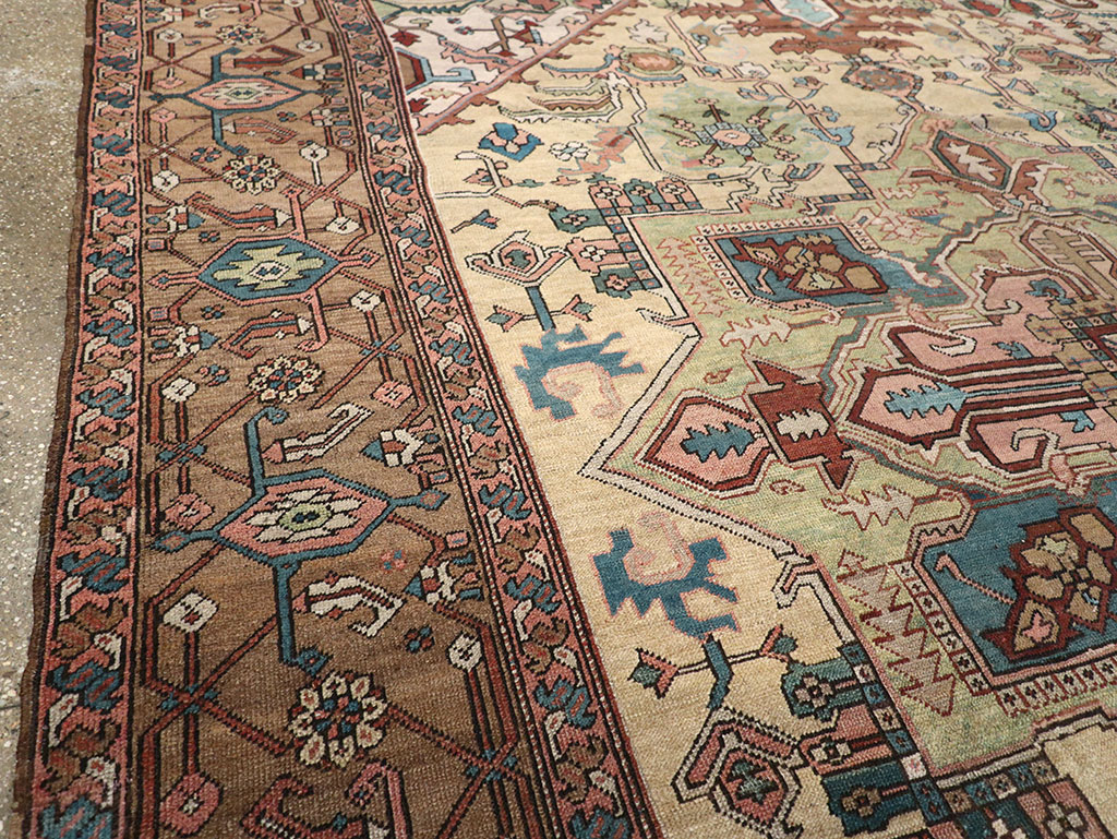 Antique Persian Serapi Room Size Carpet, No.8356 - Galerie Shabab