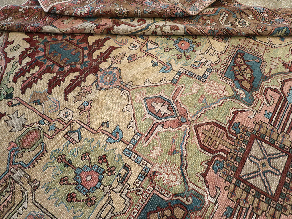 Antique Persian Serapi Room Size Carpet, No.8356 - Galerie Shabab