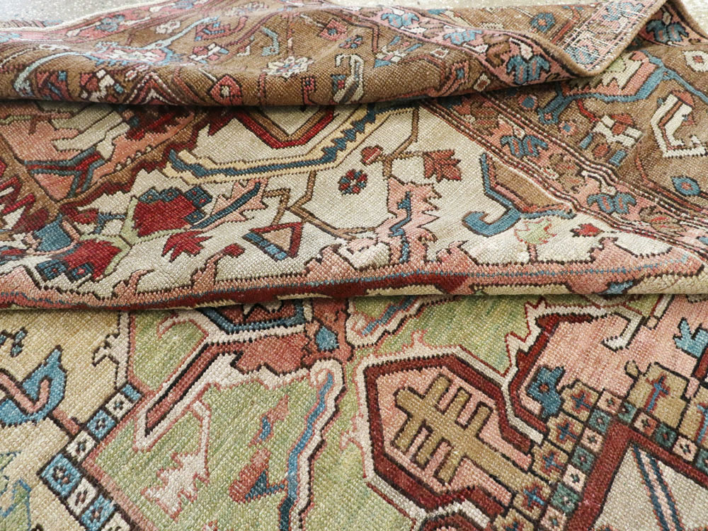 Antique Persian Serapi Room Size Carpet, No.8356 - Galerie Shabab