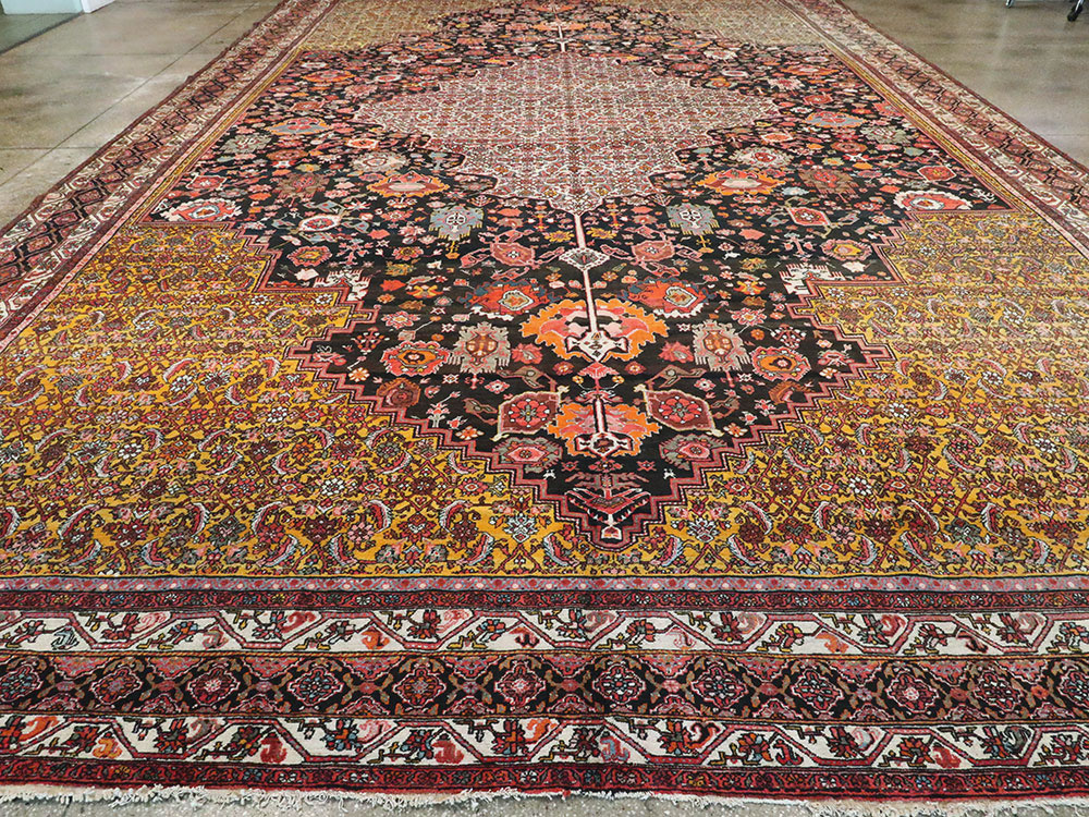 Antique Persian Bidjar Carpet, No.8489 - Galerie Shabab
