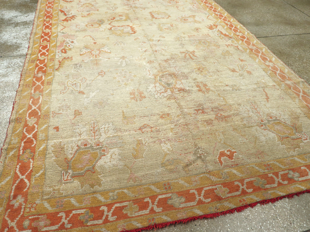 Antique Turkish Oushak Gallery Carpet, No.8533 - Galerie Shabab