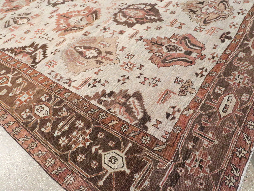 Antique Persian Heriz Carpet, No.8540 - Galerie Shabab