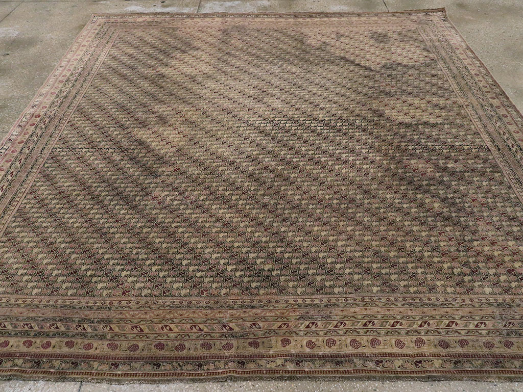 Antique Indian Agra Square Carpet, No.8541 - Galerie Shabab