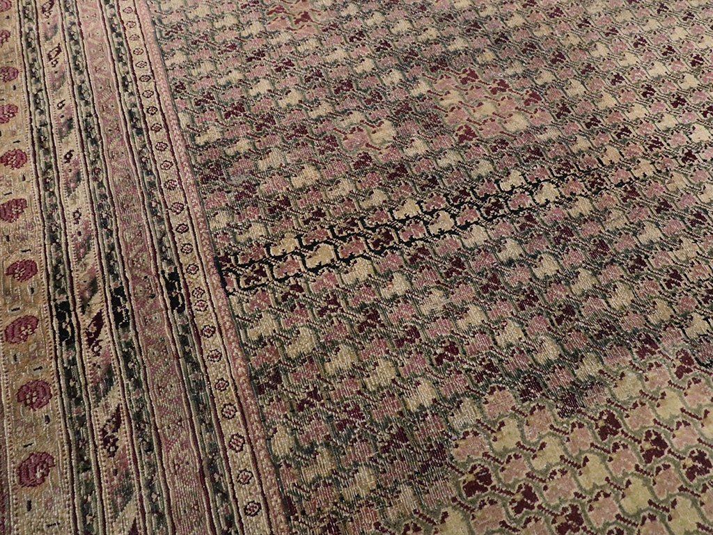 Antique Indian Agra Square Carpet, No.8541 - Galerie Shabab